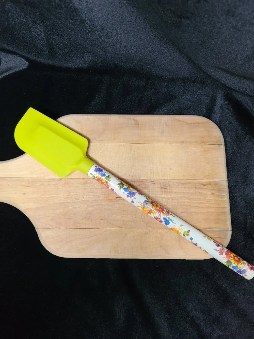 MacKenzie‑Childs White Flower Market Spatula – Silicone & Enameled Handle - NEW